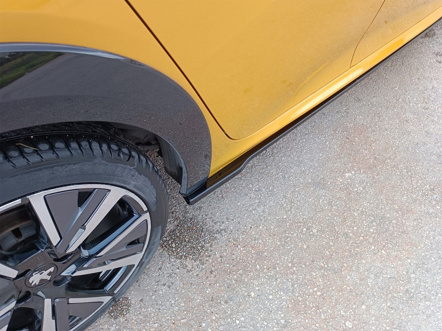 Motordrome Design pachet add-on versiunea 2 pentru praguri Peugeot 208 Mk2 (2019+)