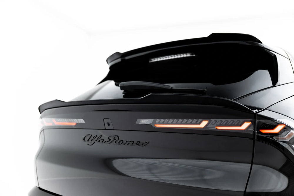 Spoiler portbagaj Maxton Design tip aripă din fibră de carbon cu stop LED pentru BMW Seria 5 G30 Sedan / M5 F90 Sedan (2017-2024)