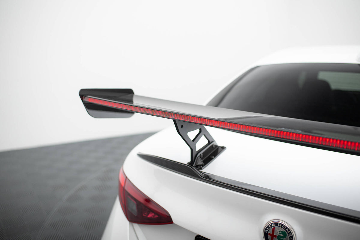 Spoiler portbagaj Maxton Design tip aripă din fibră de carbon cu stop LED pentru BMW Seria 5 G30 Sedan / M5 F90 Sedan (2017-2024)