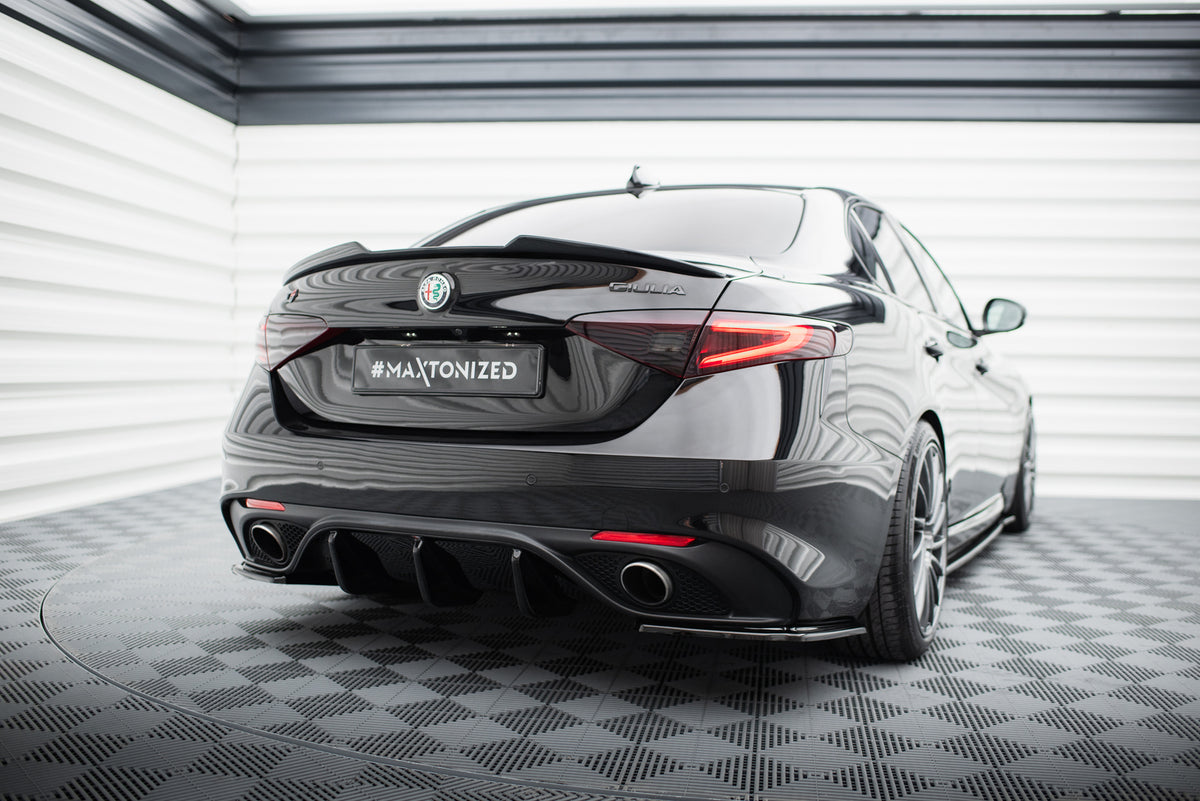 Spoiler portbagaj Maxton Design tip aripă din fibră de carbon cu stop LED pentru BMW Seria 5 G30 Sedan / M5 F90 Sedan (2017-2024)