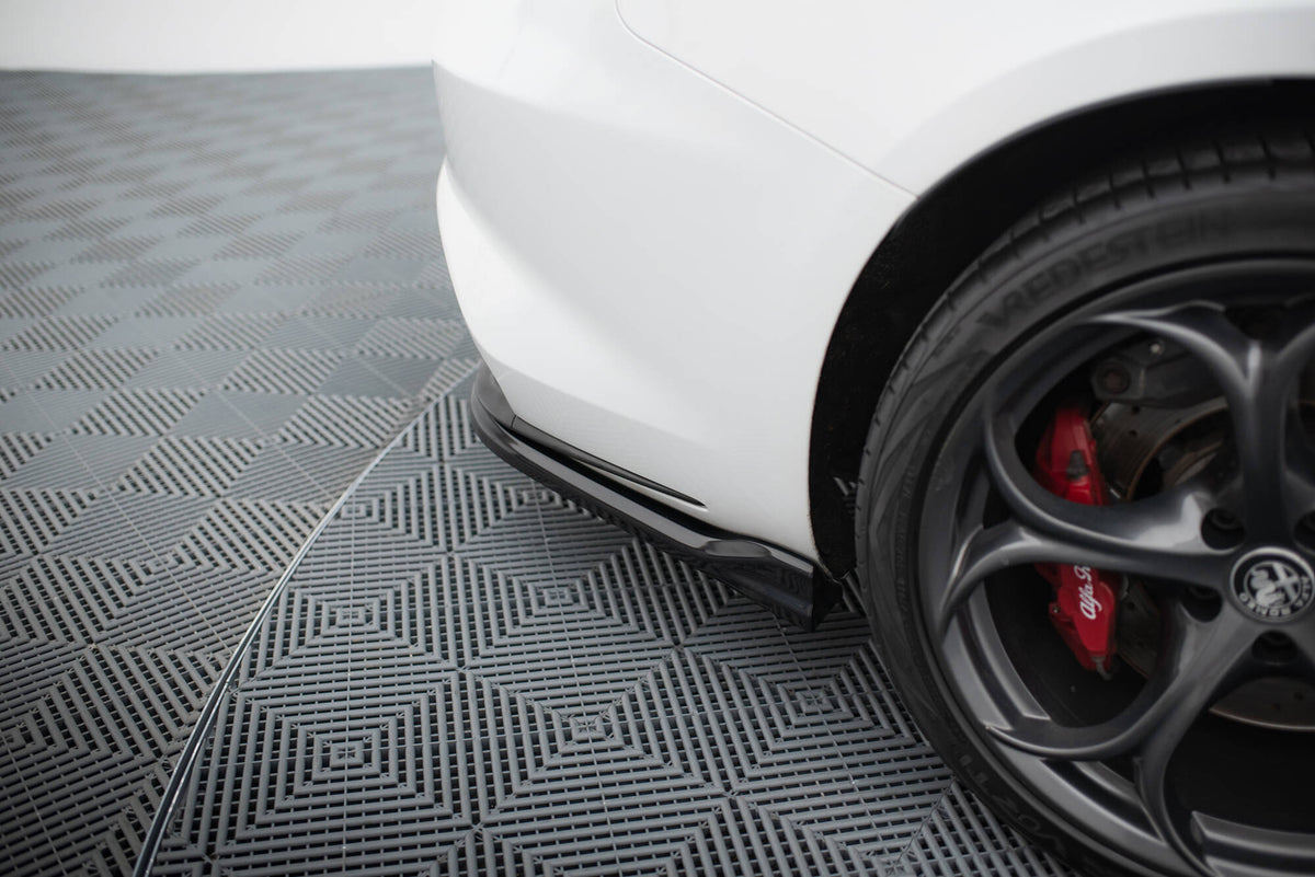 Splittere laterale spate Alfa Romeo Giulia Quadrifoglio (dupa 2016)