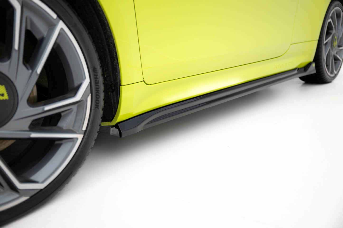 Spoiler portbagaj Maxton Design tip aripă din fibră de carbon cu stop LED pentru BMW Seria 5 G30 Sedan / M5 F90 Sedan (2017-2024)