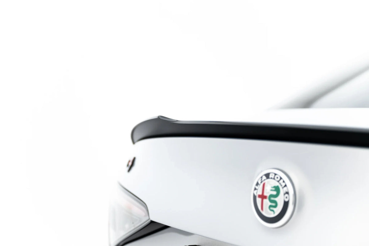 Spoiler cap Alfa Romeo Giulia Standard / Sport / Quadrifoglio (dupa 2016)