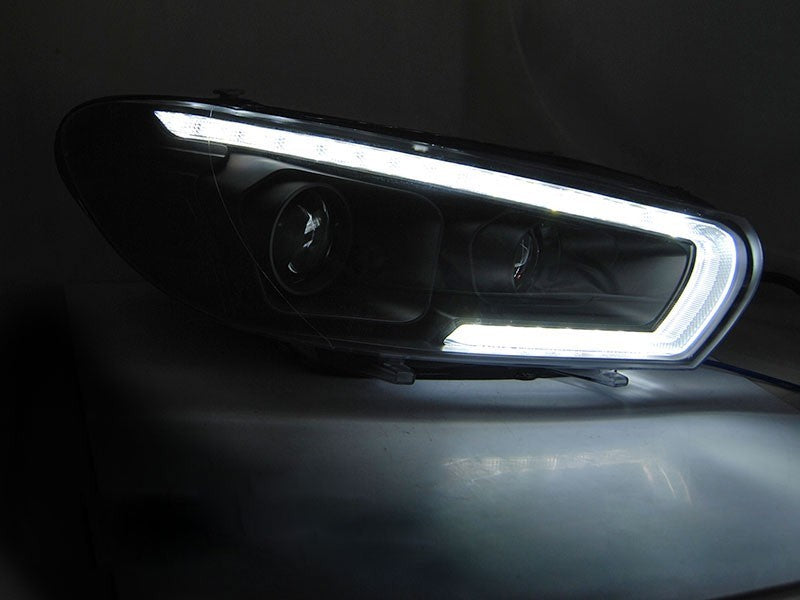 Faruri tuning LED DRL pentru Volkswagen Scirocco, cu baza neagra, compatibile cu modelul echipat din fabrica cu lumini DRL. Set stanga + dreapta