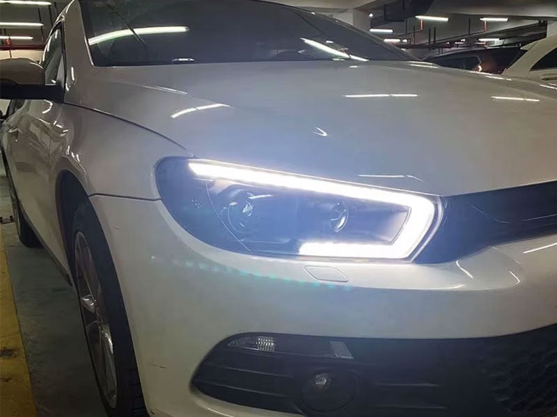 Faruri tuning LED DRL pentru Volkswagen Scirocco, cu baza neagra, compatibile cu modelul echipat din fabrica cu lumini DRL. Set stanga + dreapta