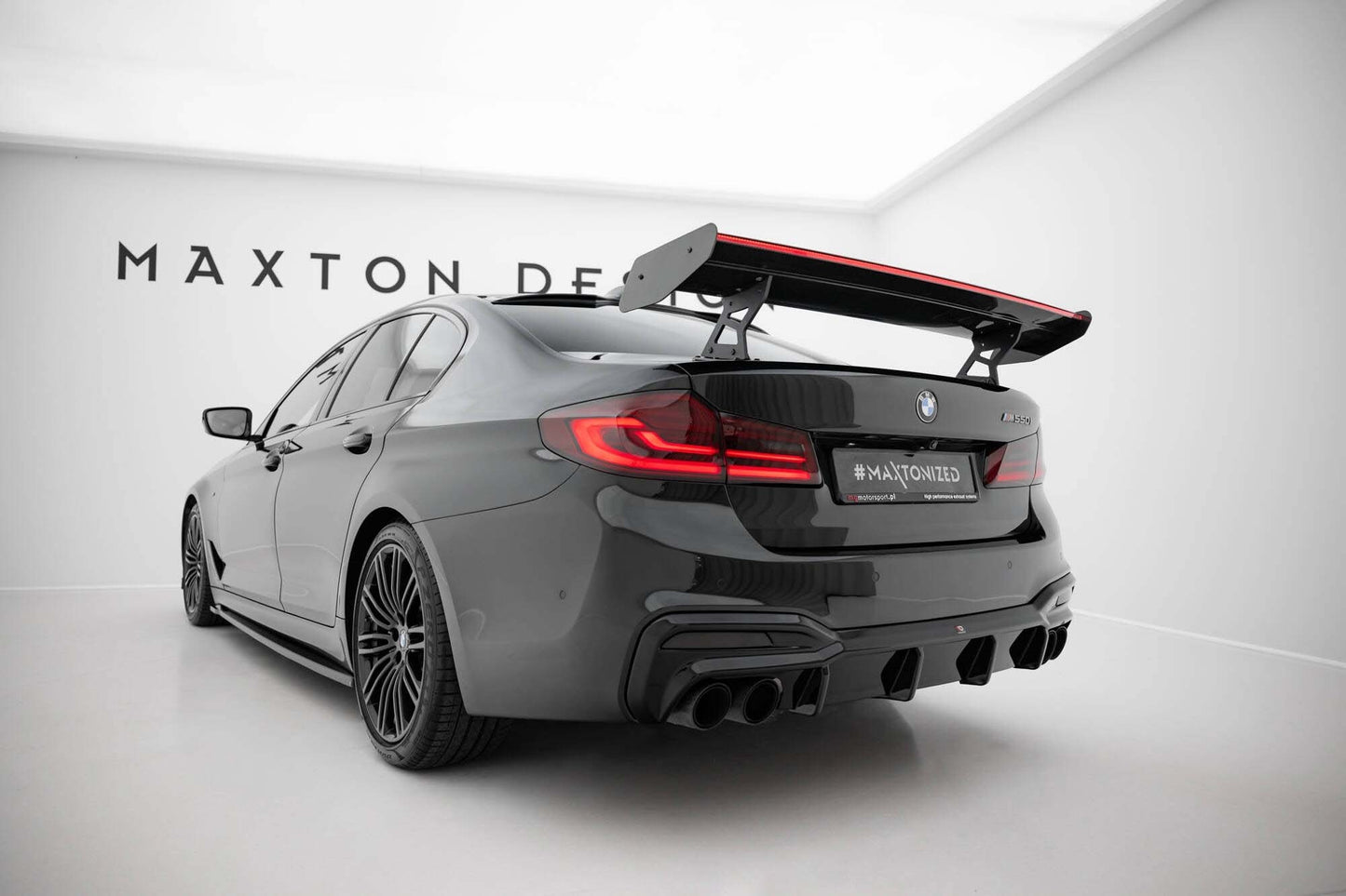 Maxton Design spoiler portbagaj tip aripa din fibra de carbon cu stop LED pentru BMW Seria 5 G30 Sedan / M5 F90 Sedan (2017-2024)