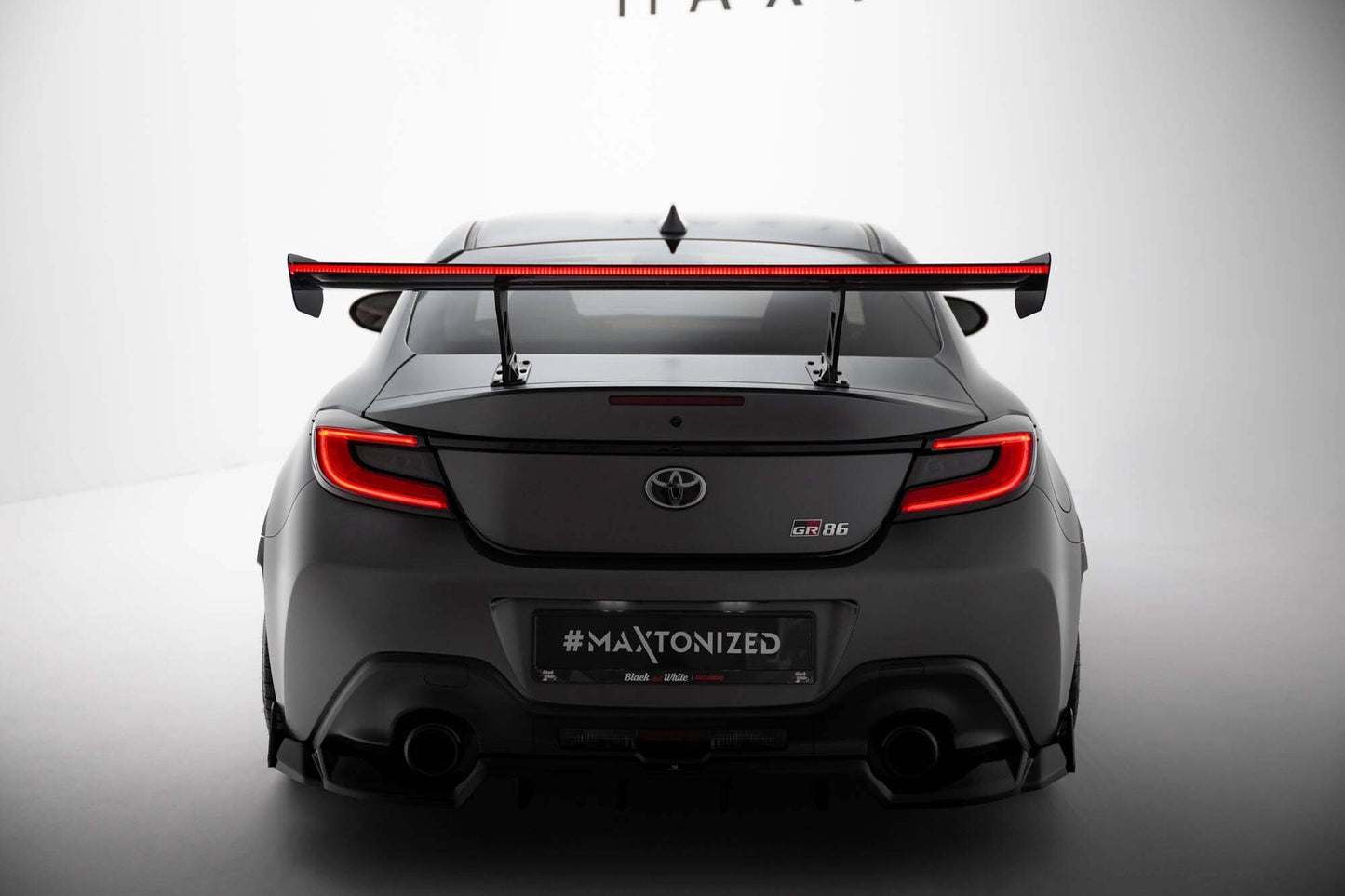 Spoiler din fibră de carbon Maxton Design pentru aripa portbagaj cu lumină de frână LED pentru Toyota GR86 (după 2021)