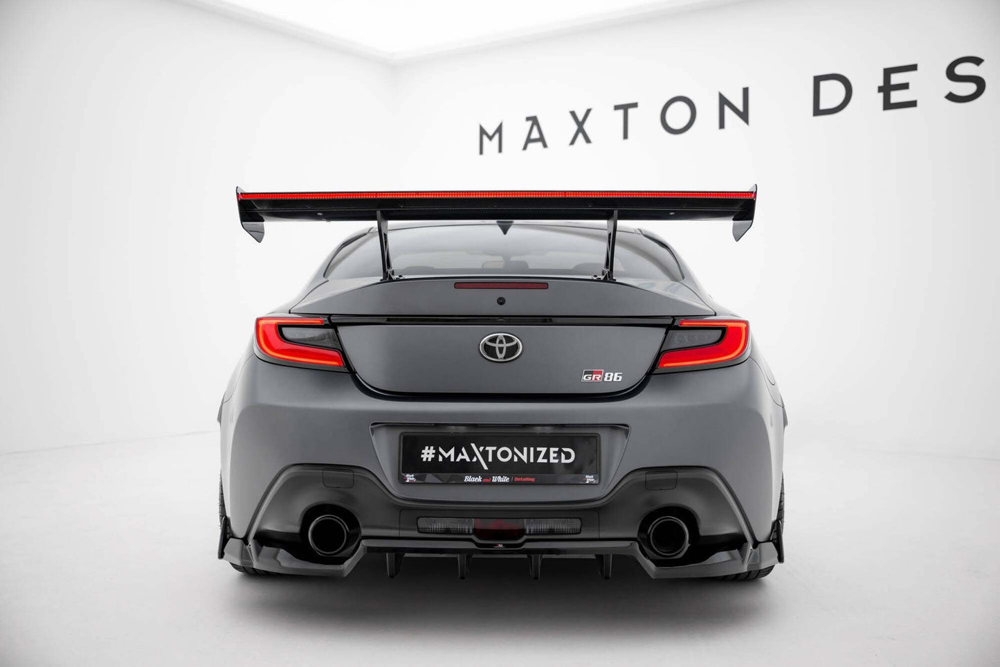 Spoiler din fibră de carbon Maxton Design pentru aripa portbagaj cu lumină de frână LED pentru Toyota GR86 (după 2021)