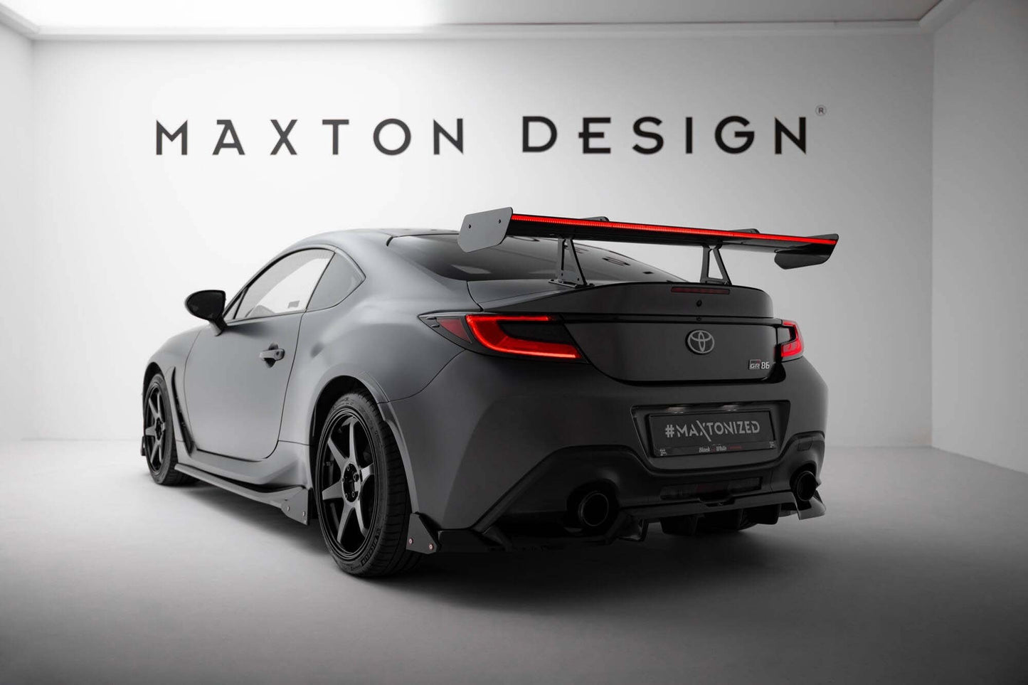 Spoiler din fibră de carbon Maxton Design pentru aripă portbagaj cu lumină de frână LED pentru Toyota GR86 (după 2021)