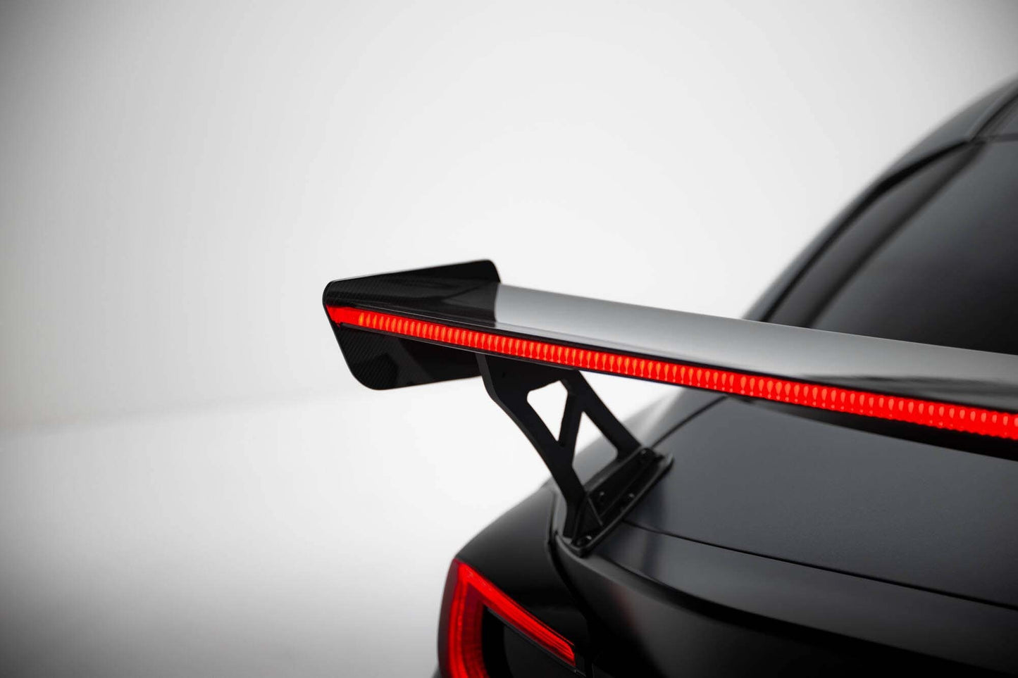 Maxton Design Spoiler din fibră de carbon pentru hayon cu lumină de frână LED pentru Toyota GR86 (după 2021)