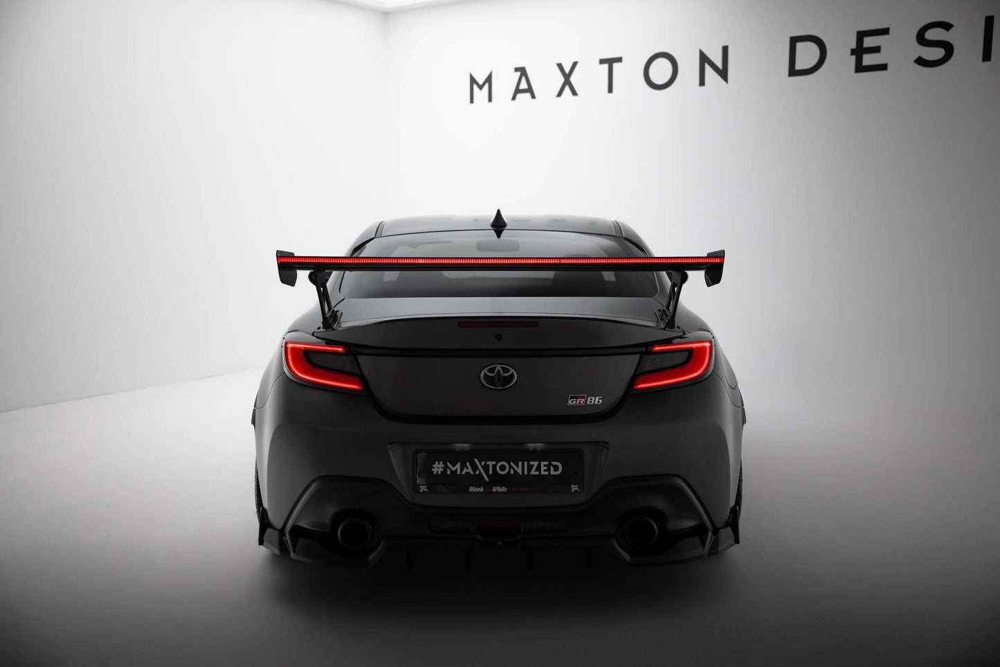 Maxton Design Spoiler din fibră de carbon pentru hayon cu lumină de frână LED pentru Toyota GR86 (după 2021)