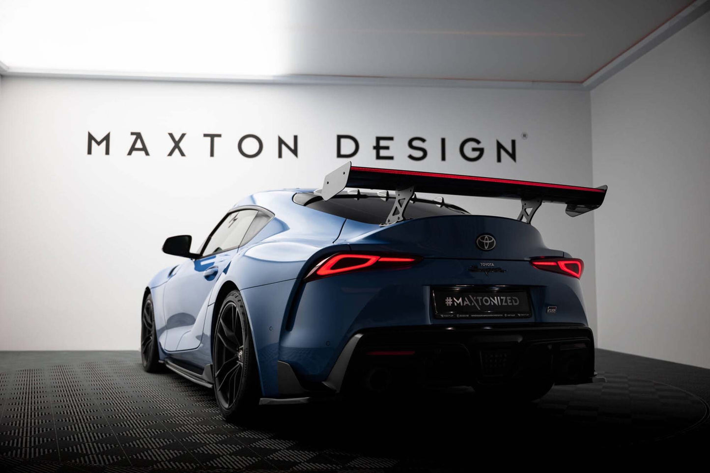 Maxton Design spoiler portbagaj fibră de carbon cu lumină LED frână pentru Toyota Supra (2019-)