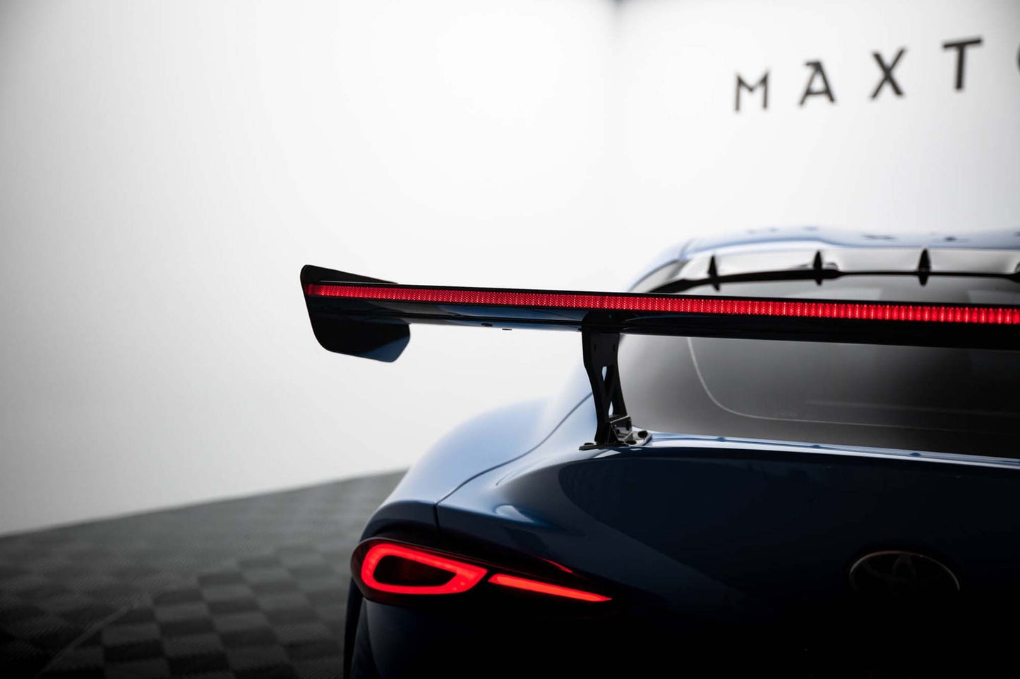 Maxton Design spoiler portbagaj fibră de carbon cu lumină LED frână pentru Toyota Supra (2019-)