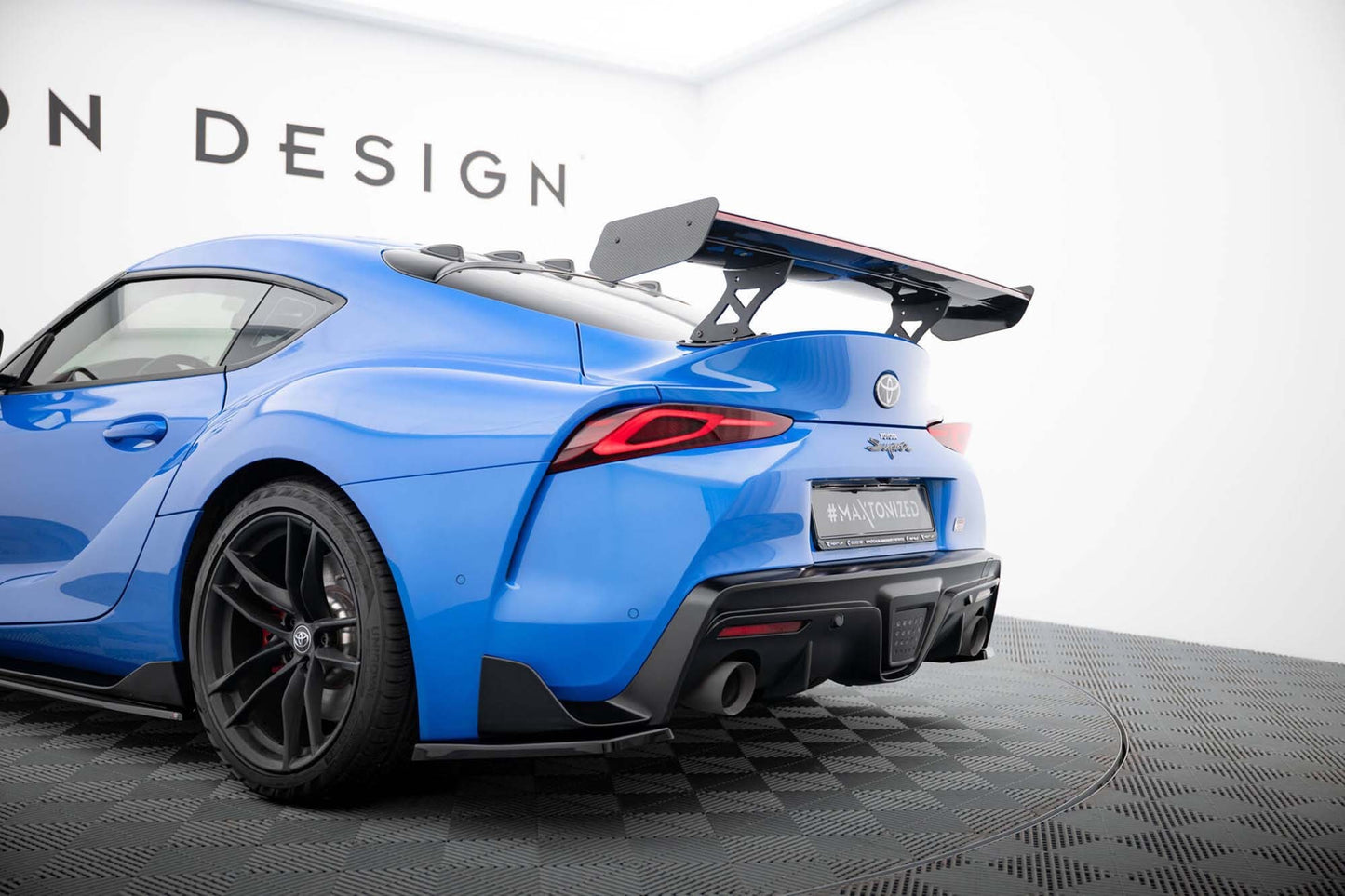 Maxton Design spoiler portbagaj fibră de carbon cu lumină LED frână pentru Toyota Supra (2019-)