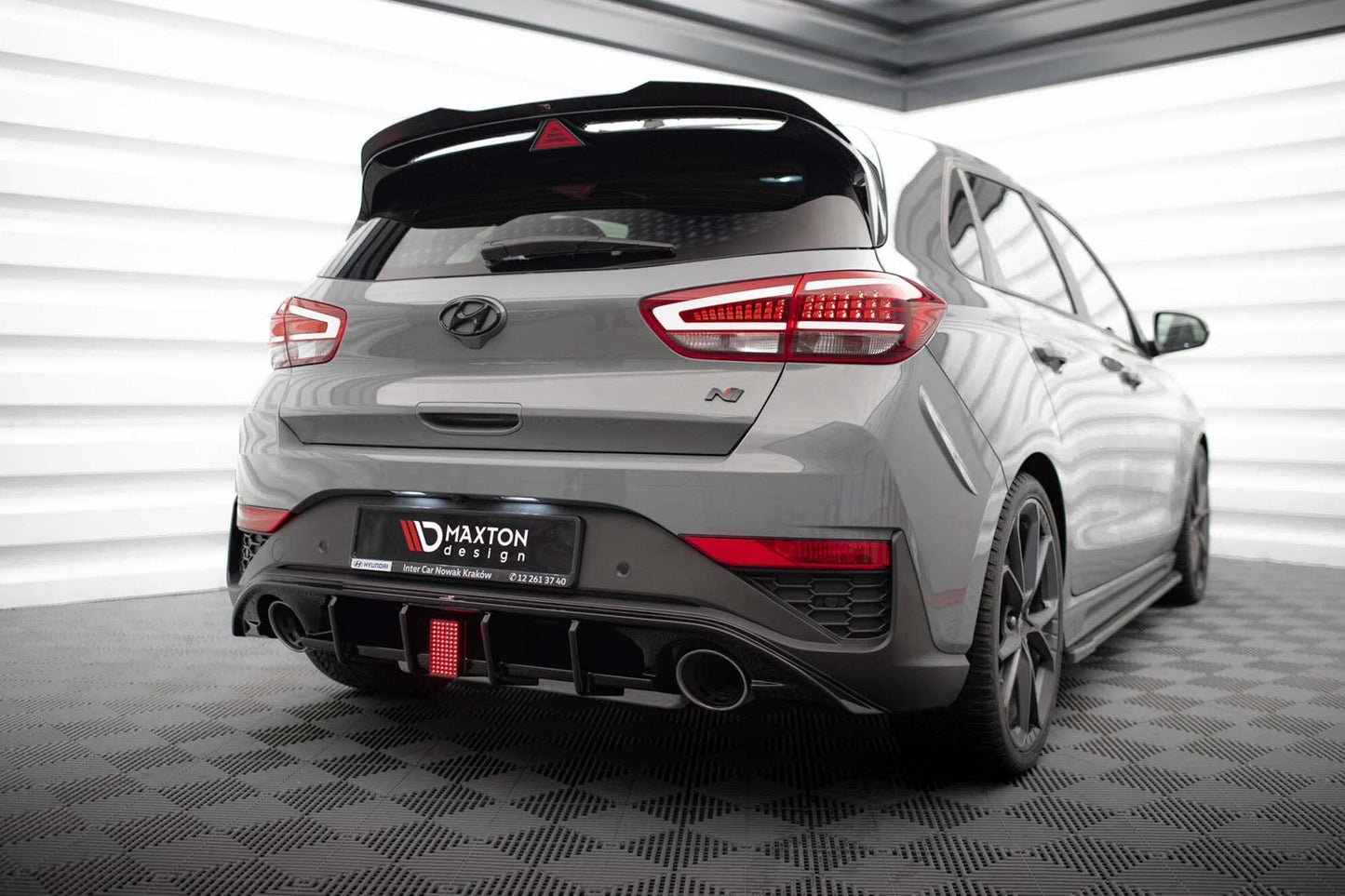 Lampa frana LED pentru montaj in difuser Maxton Design a Hyundai i30 N hatchback (2020-), negru lac