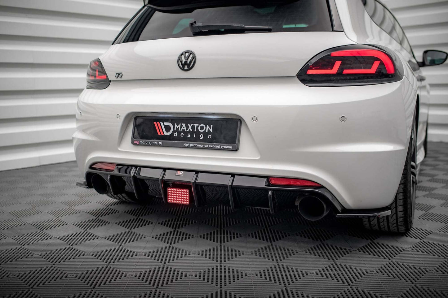 LED stop pentru montaj in difuser Maxton Design pentru Volkswagen Scirocco R (2008-2014), lac negru