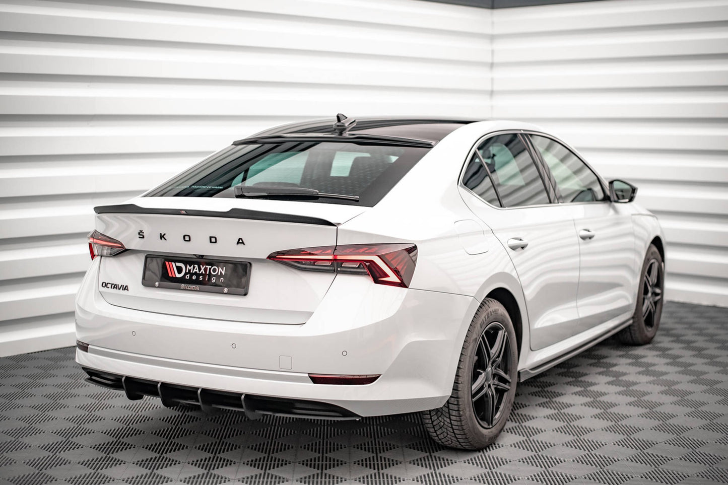 Maxton Design parasolar pentru luneta Skoda Octavia hatchback (dupa 2019), culoare carbon