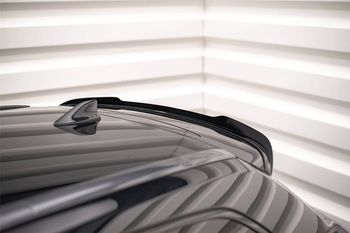 Maxton Design spoiler portbagaj pentru Toyota Avensis break (2015-2018), negru mat