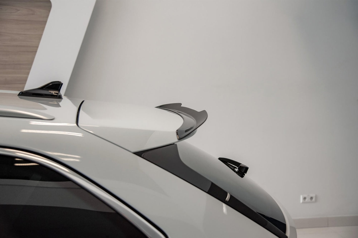 Maxton Design spoiler pentru portbagajul Skoda Octavia break (dupa 2019), culoare carbon