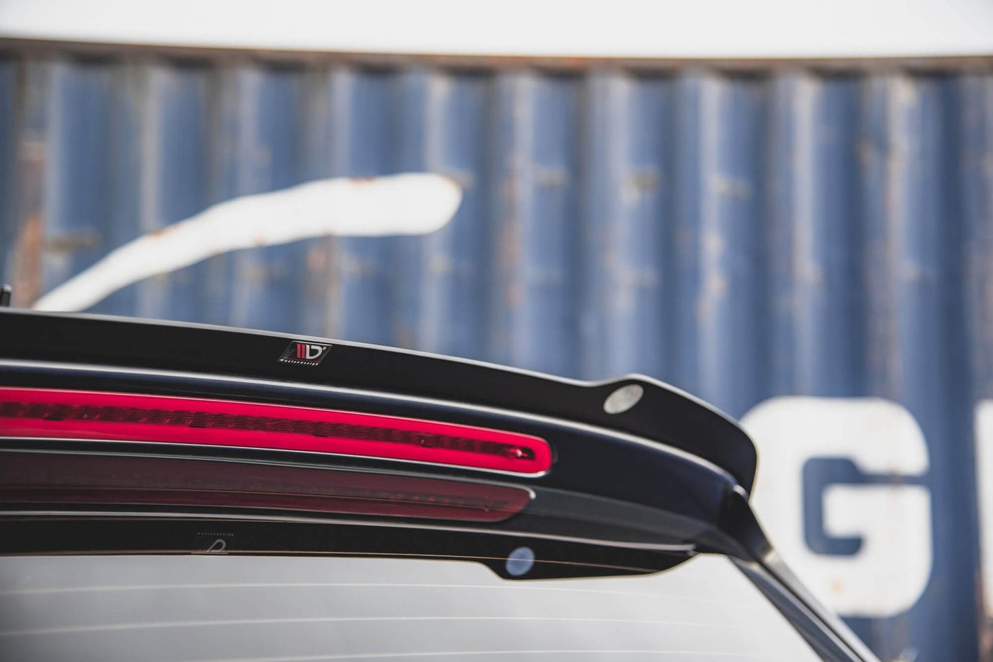 Spoiler Maxton Design pentru portbagajul VW Passat B8 station wagon (dupa 2014), lac negru