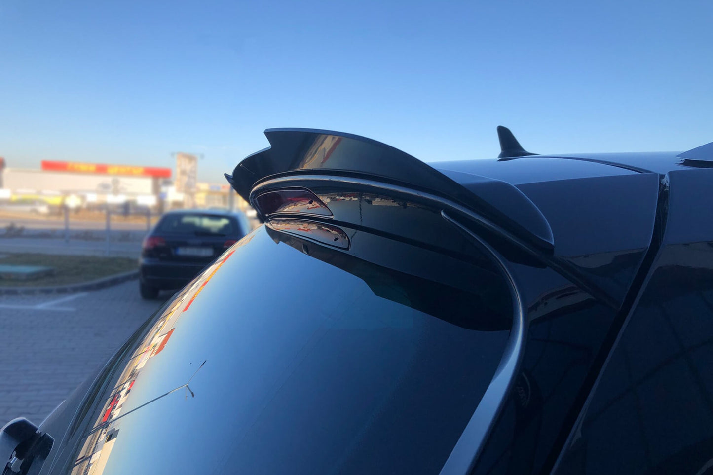 Spoiler Maxton Design pentru portbagajul VW Passat B8 station wagon (dupa 2014), lac negru