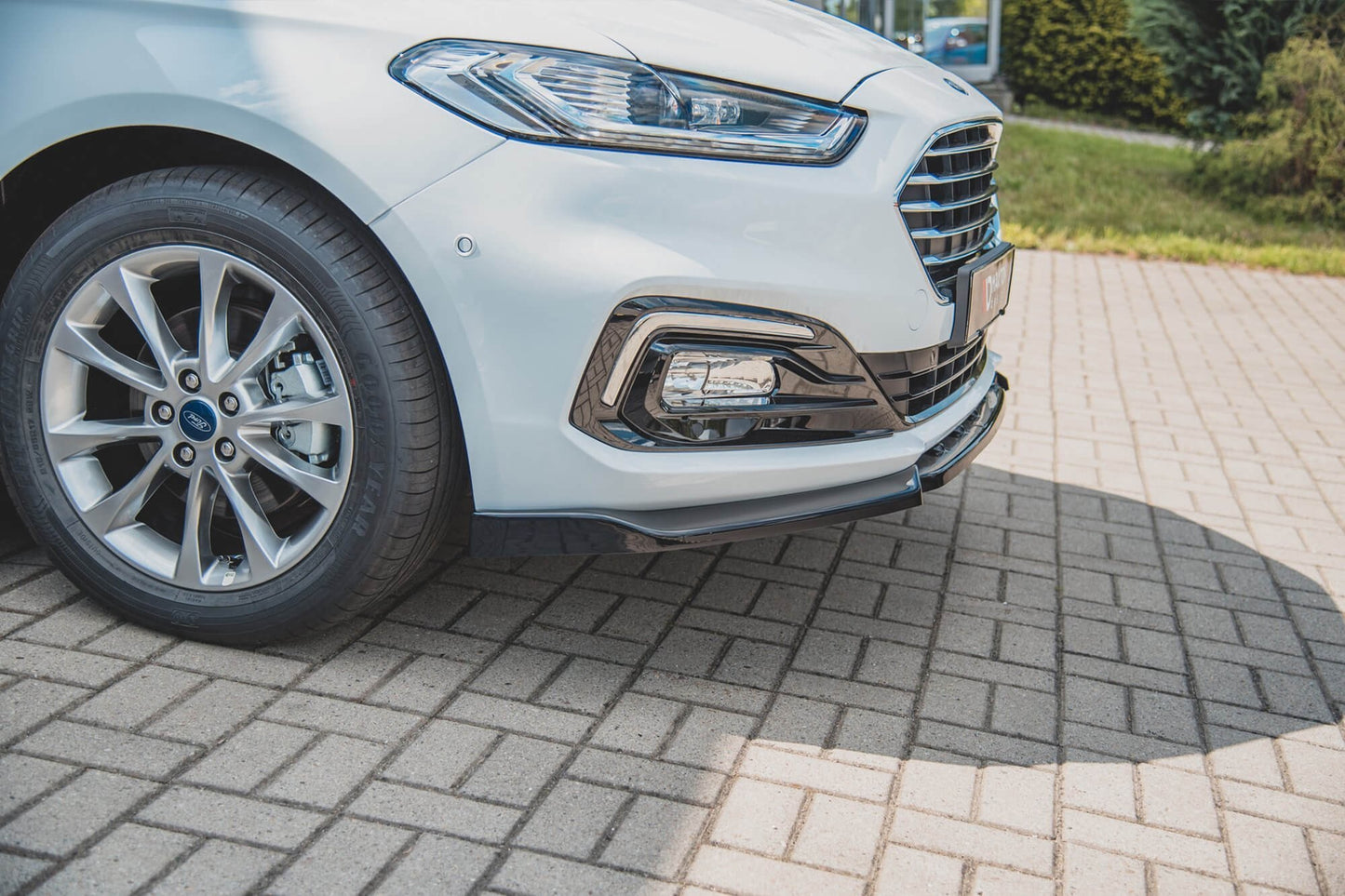 Splitter bara fata Maxton Design pentru Ford Mondeo (2019-), negru lucios