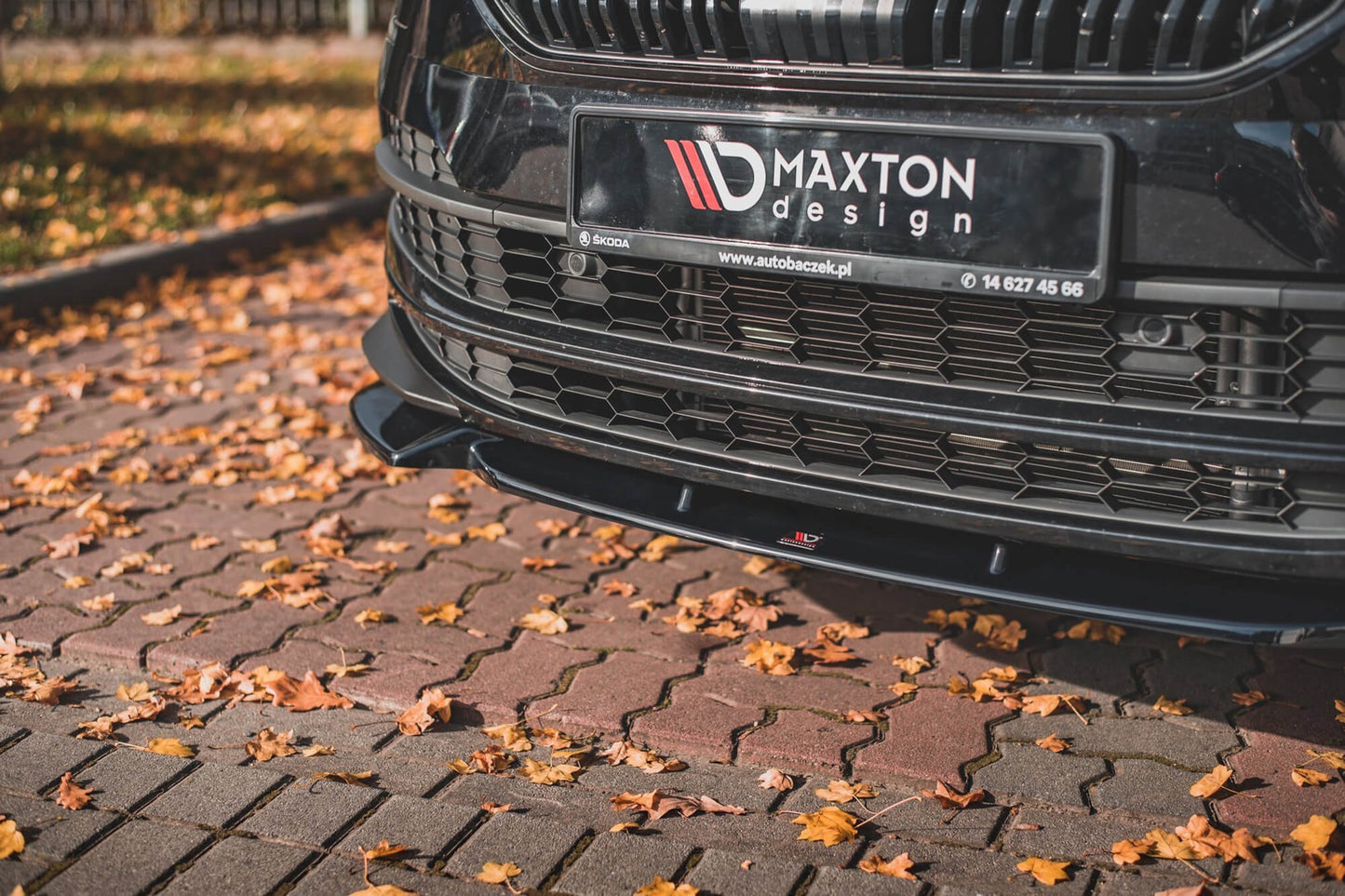 Maxton Design spoiler pentru bara fata Sportline a Skoda Karoq (dupa 2017), negru lac