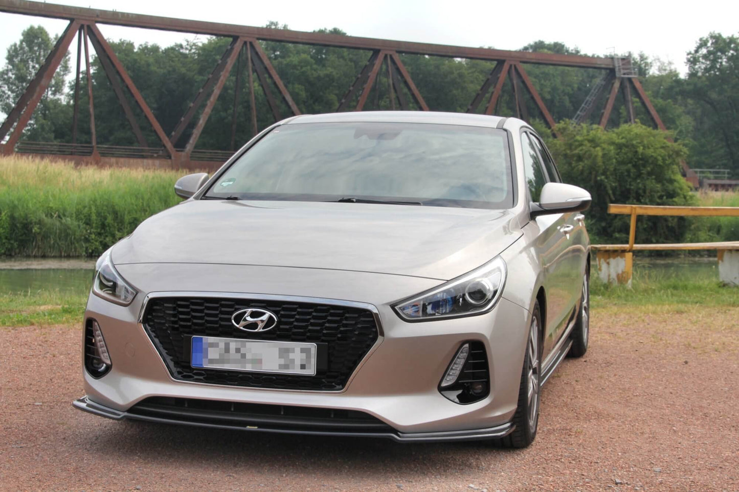 Splitter Maxton Design pentru bara fata standard a Hyundai i30 (2017-), negru lac