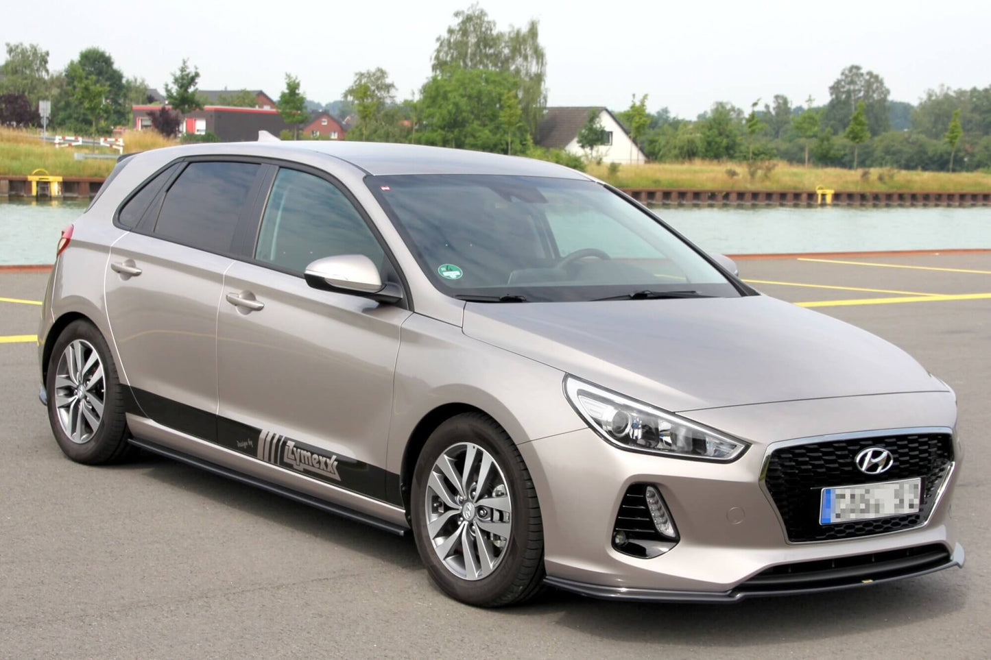 Splitter Maxton Design pentru bara fata standard a Hyundai i30 (2017-), negru lac