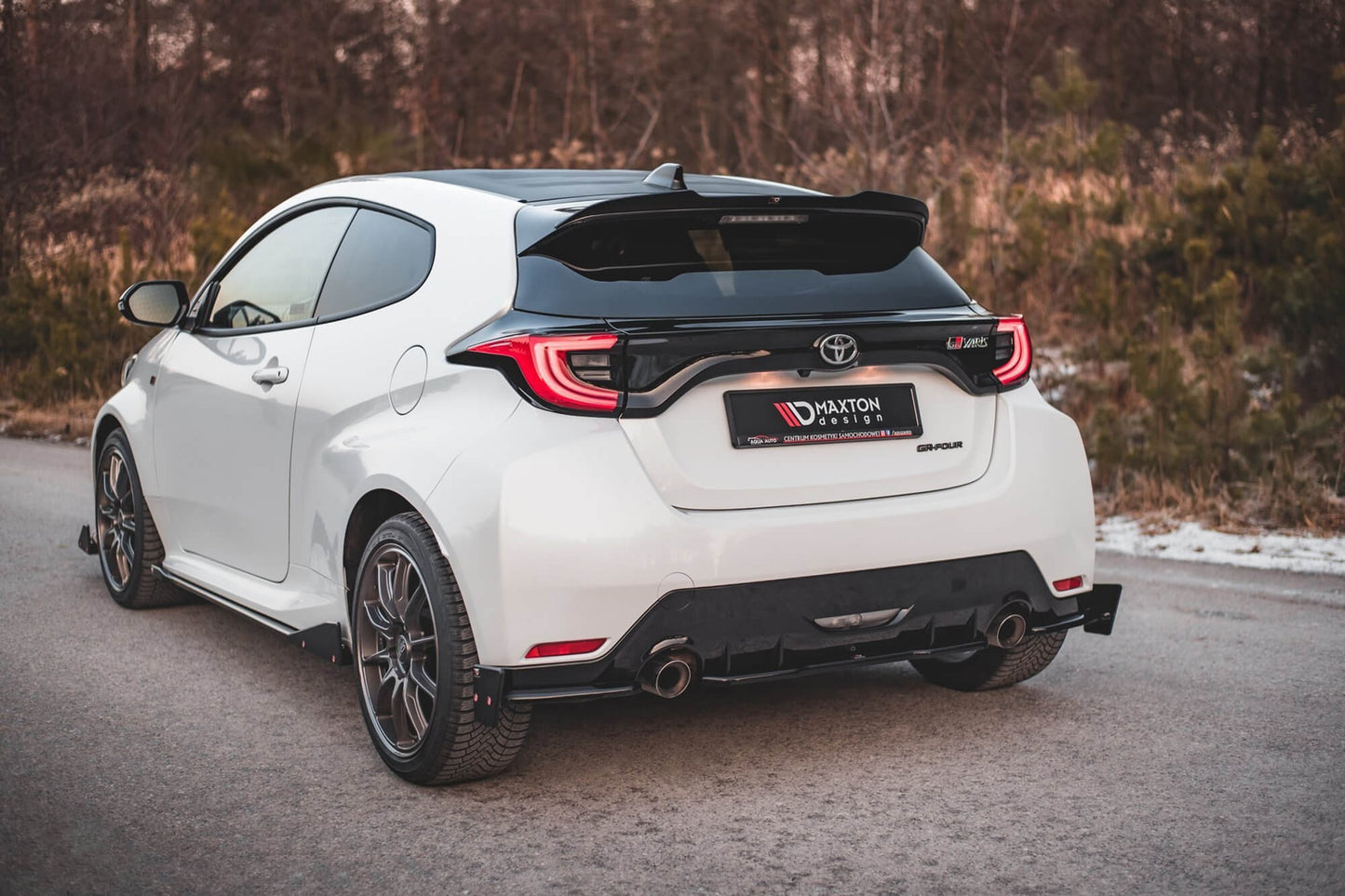 Spoiler Maxton Design tip GR pentru portbagajul Toyota Yaris (2020+), negru lac