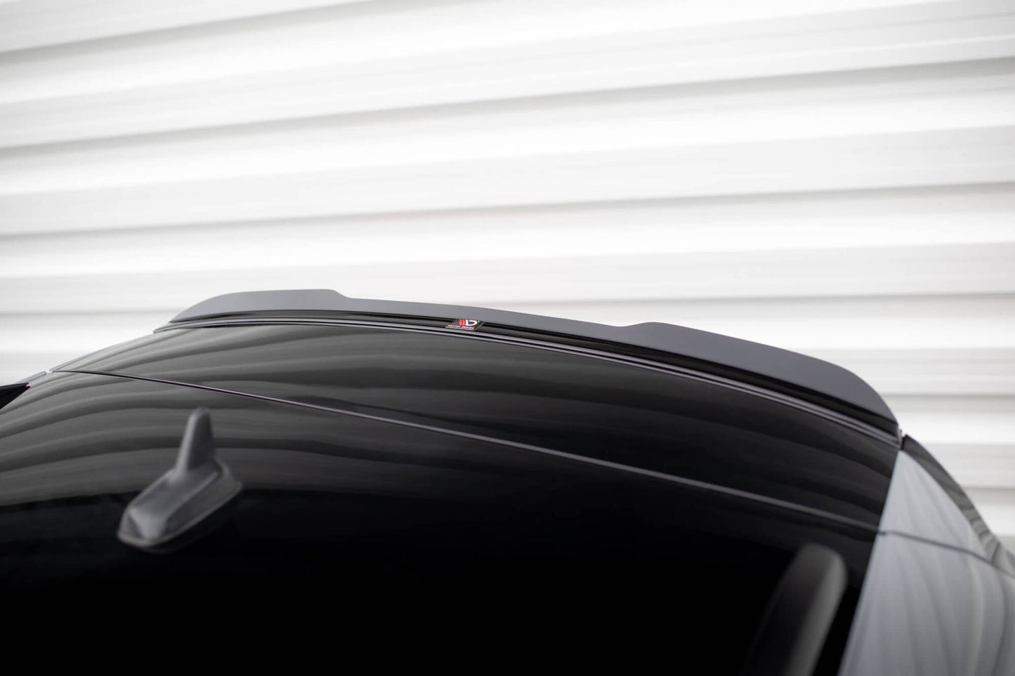 Spoiler Maxton Design tip R-Line pentru portbagajul VW Passat B8 station wagon (dupa 2015), lac negru
