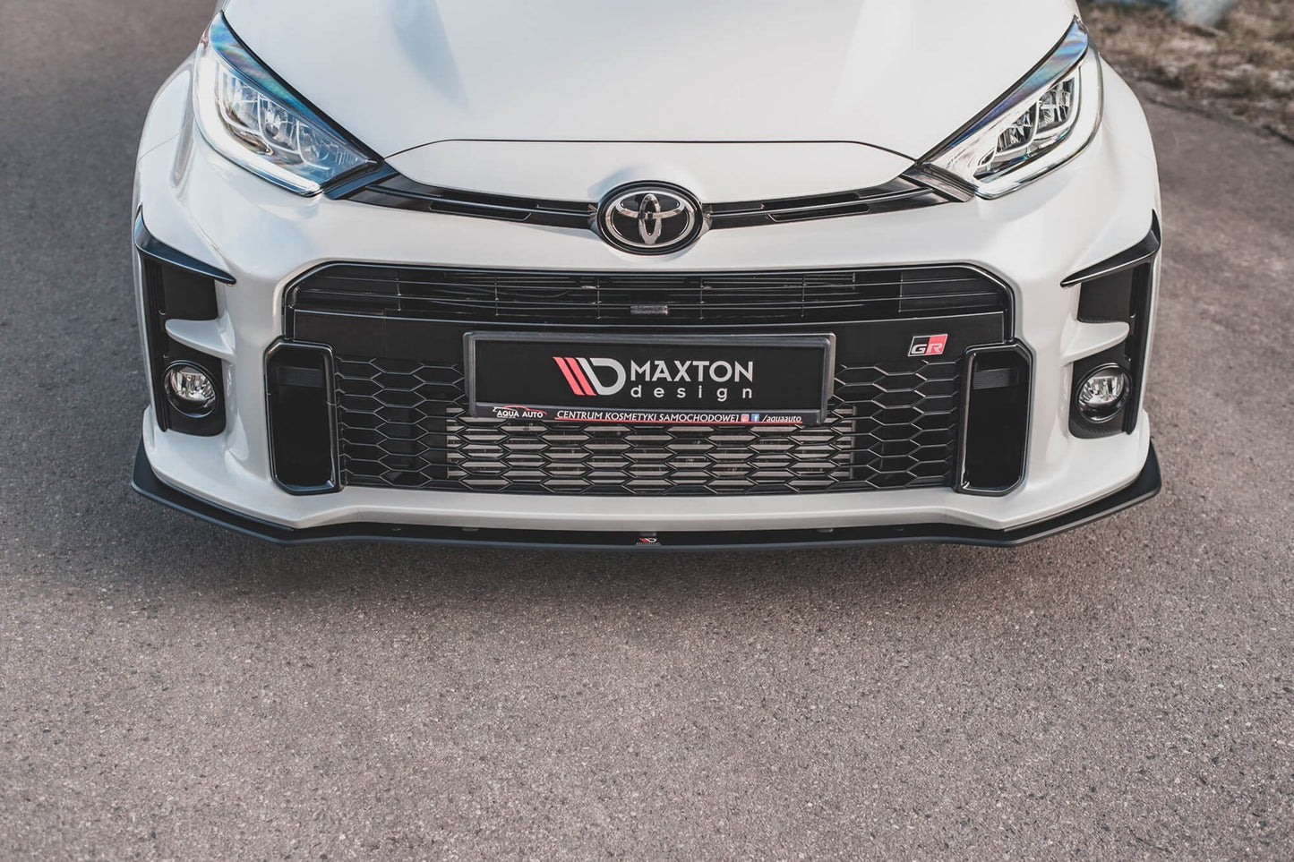 Spoiler tip Racing Maxton Design pentru bara față GR a Toyota Yaris (2020+), negru mat