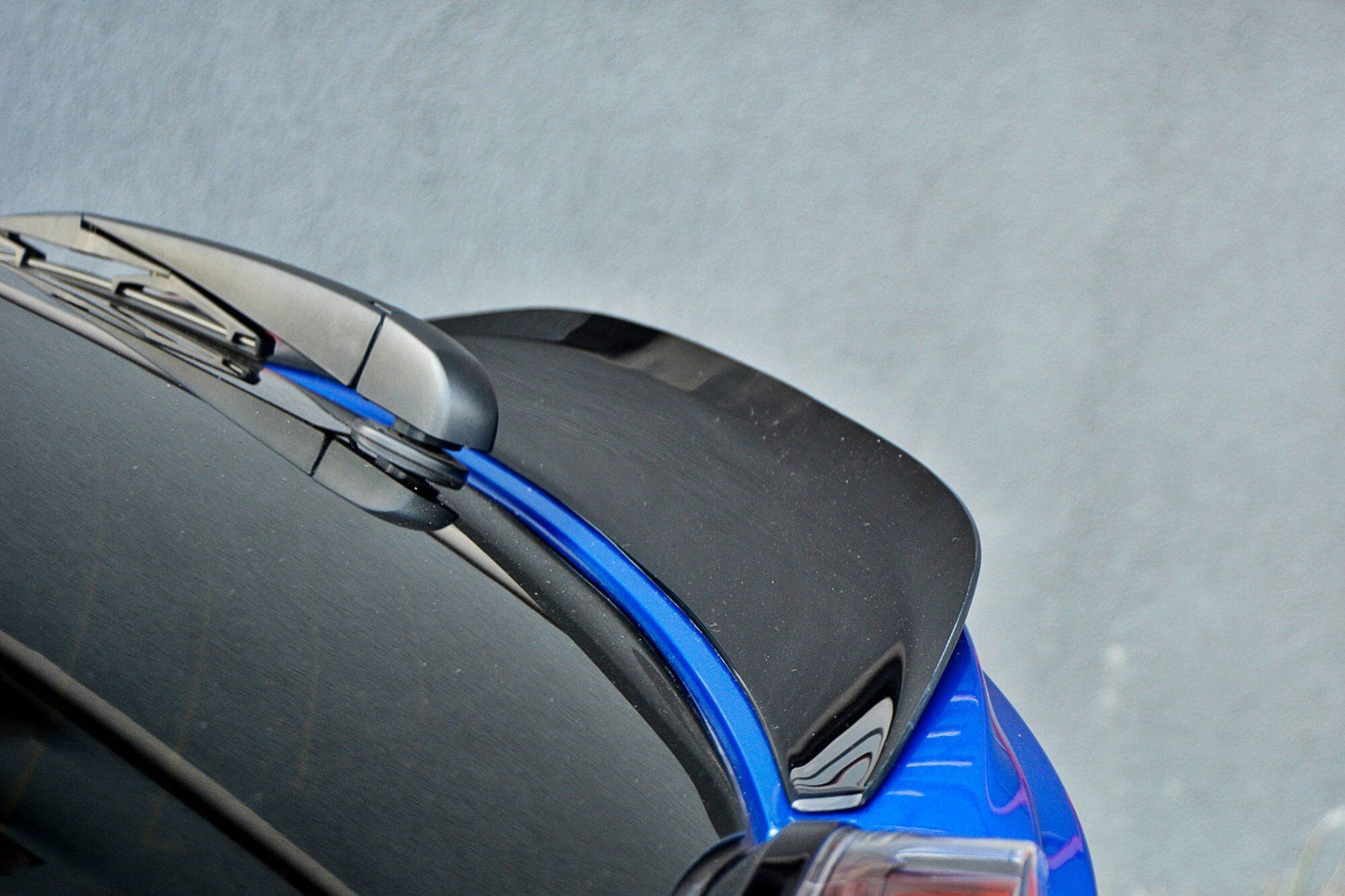 Spoiler portbagaj Maxton Design V1 pentru Toyota C-HR (2016-2019), negru lucios