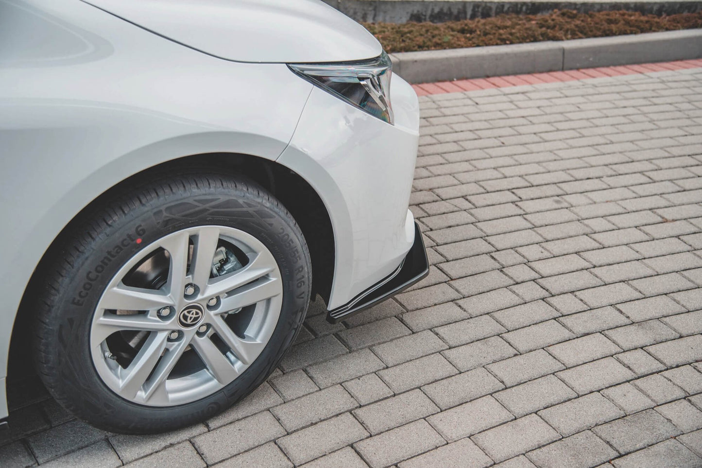 Spoiler bară față Maxton Design versiunea 1 pentru Toyota Corolla hatchback, break (după 2019), negru mat
