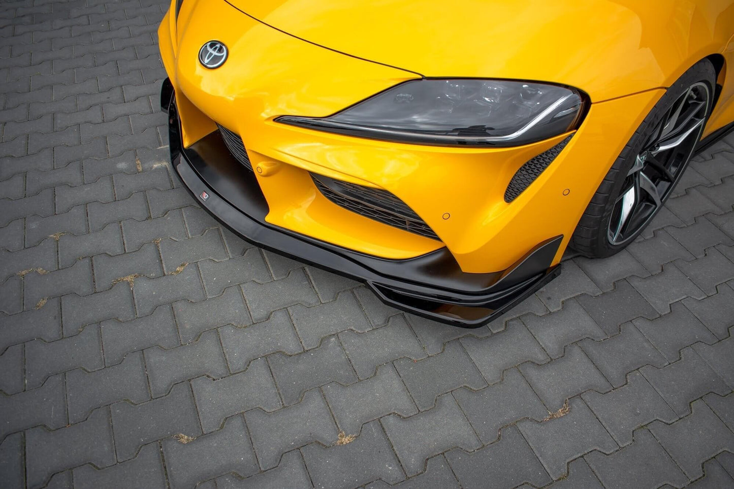 Maxton Design spoiler bară față versiunea 1 pentru Toyota Supra (2019-), negru lucios