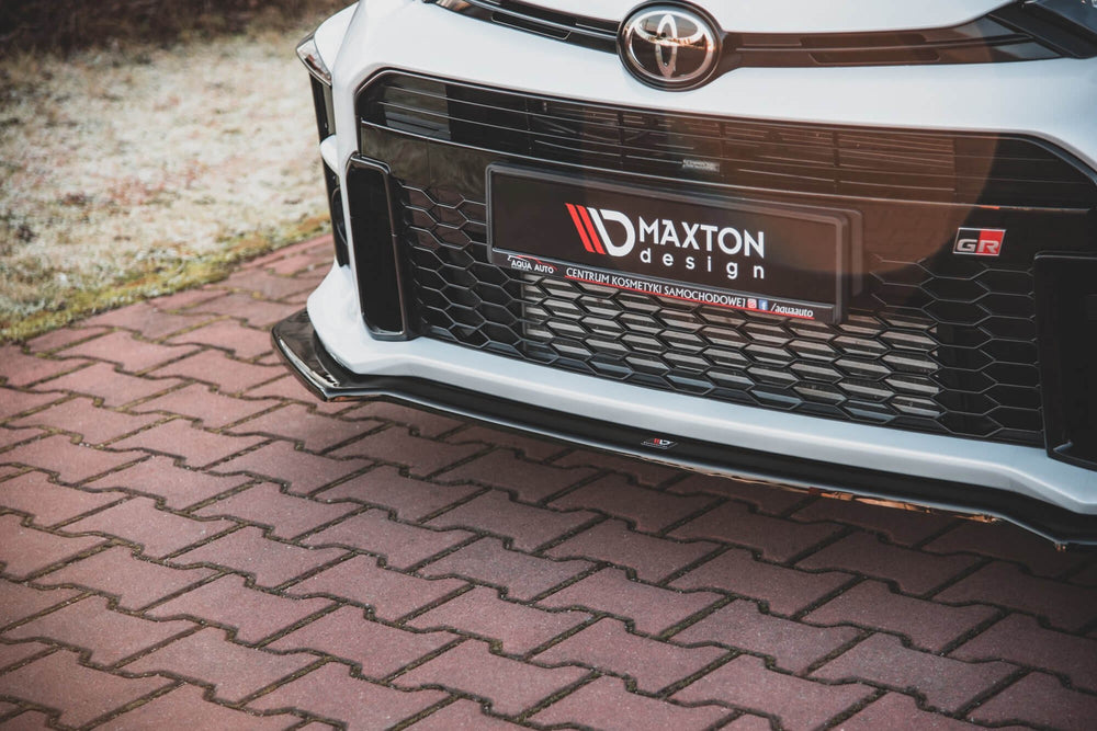 Spoiler Maxton Design versiunea 1 pentru bara față GR a Toyota Yaris (după 2020), culoare carbon
