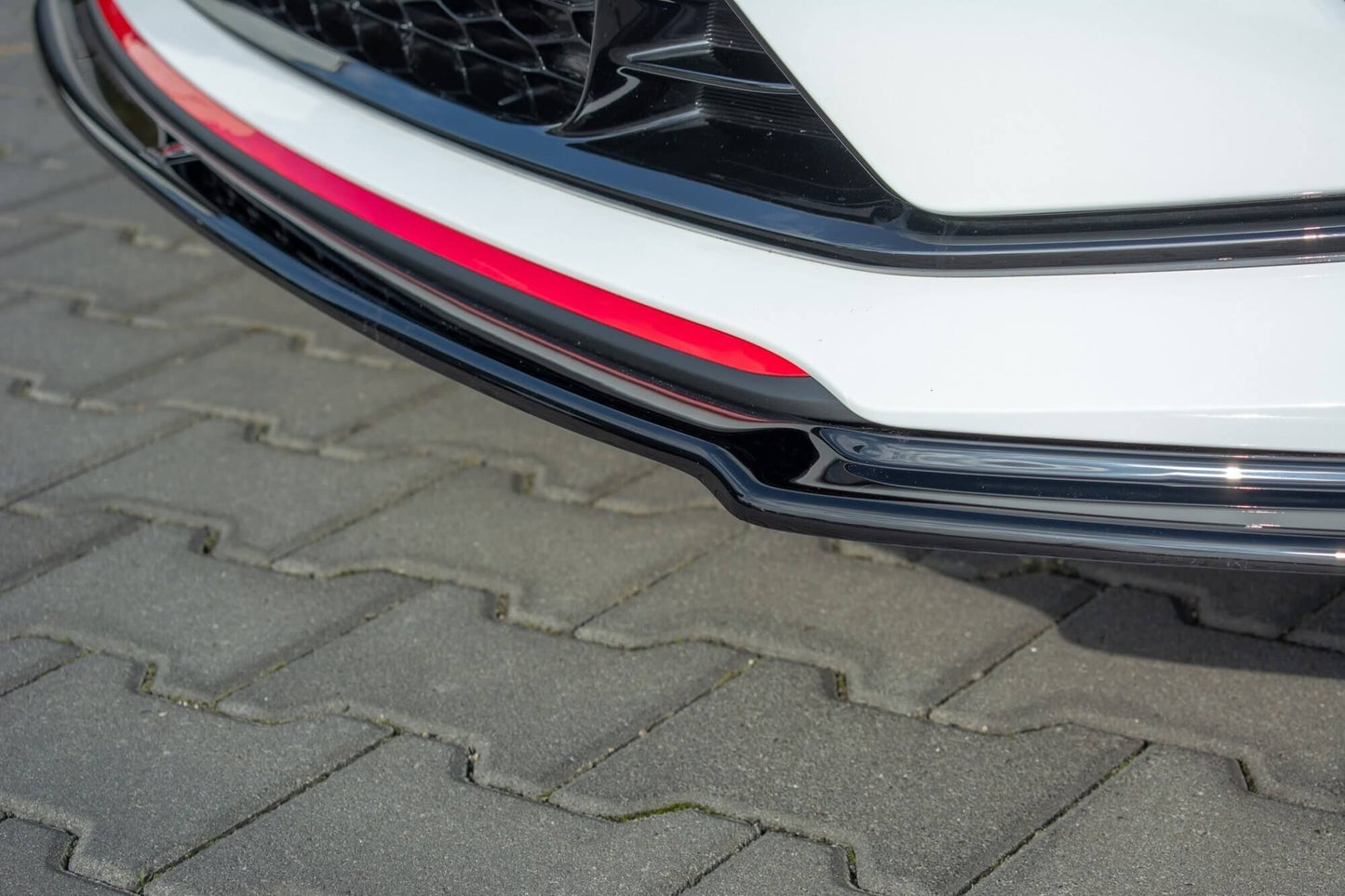 Spoiler Maxton Design versiunea 1 pentru bara fata GT a Kia Pro Ceed (2018+), culoare carbon