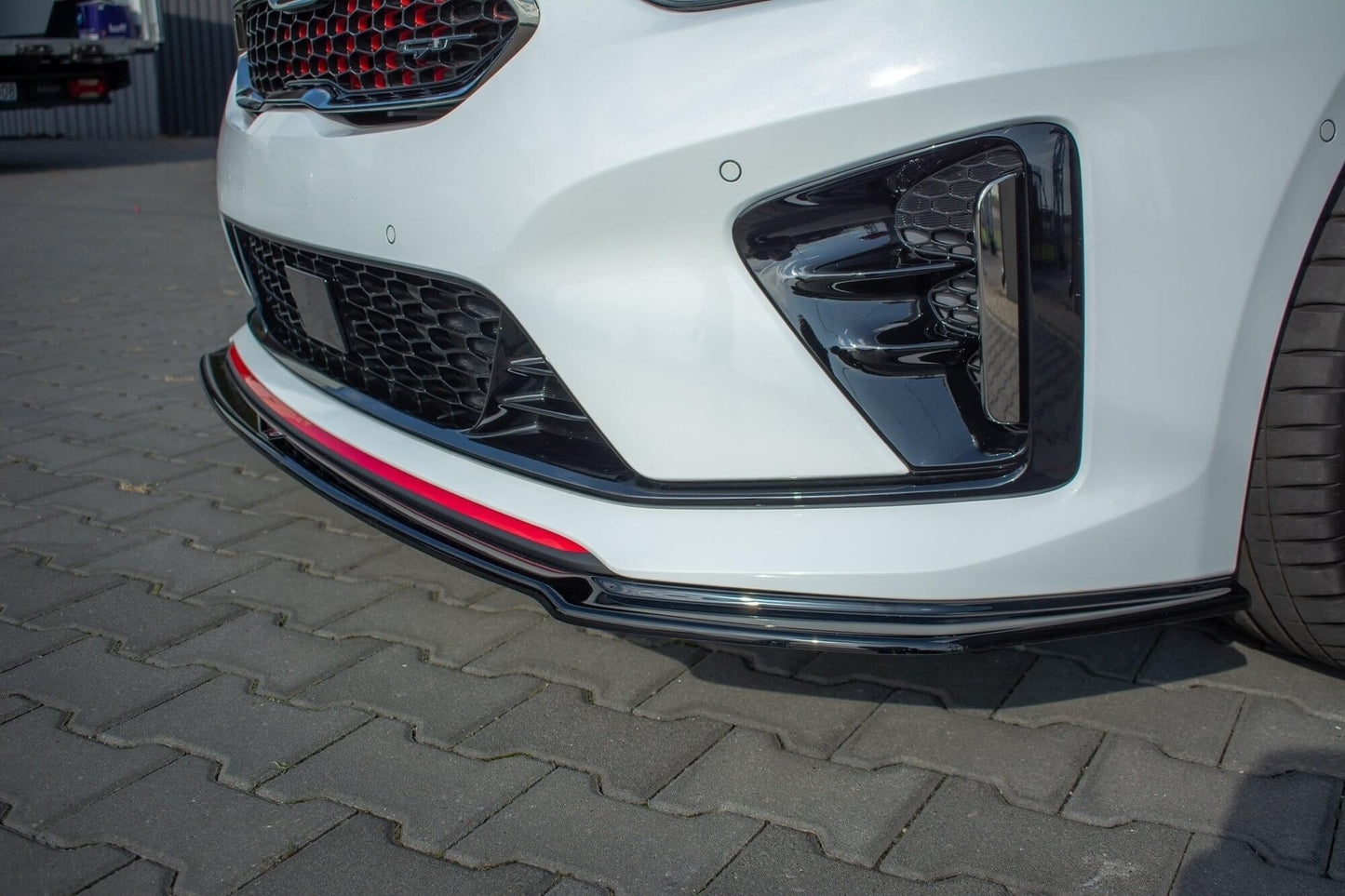 Spoiler Maxton Design versiunea 1 pentru bara fata GT a Kia Pro Ceed (2018+), culoare carbon