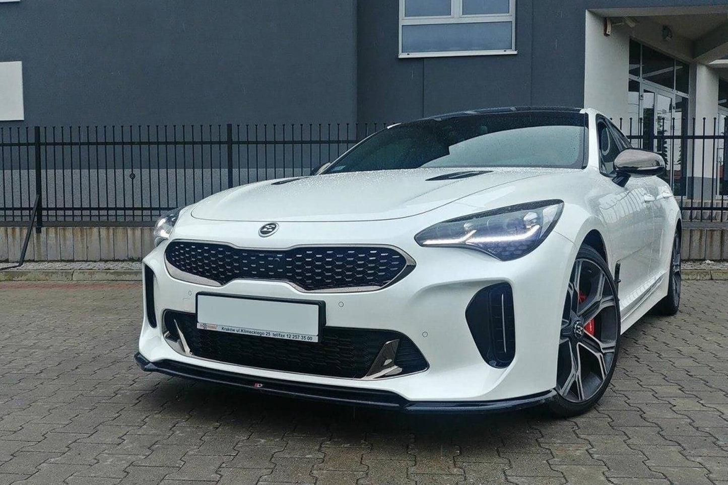 Maxton Design spoiler frontal versiunea 1 pentru bara față Kia Stinger GT (2017+), negru lucios
