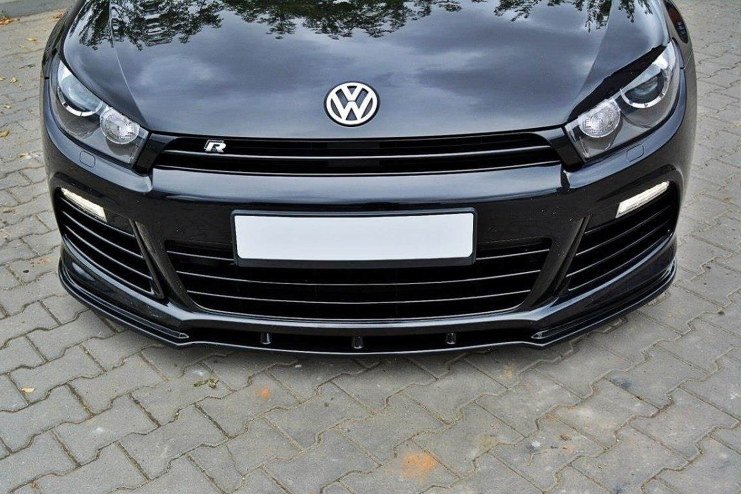 Spoiler Maxton Design versiunea 1 pentru bara fata R a VW Scirocco (2008-2014), culoare carbon