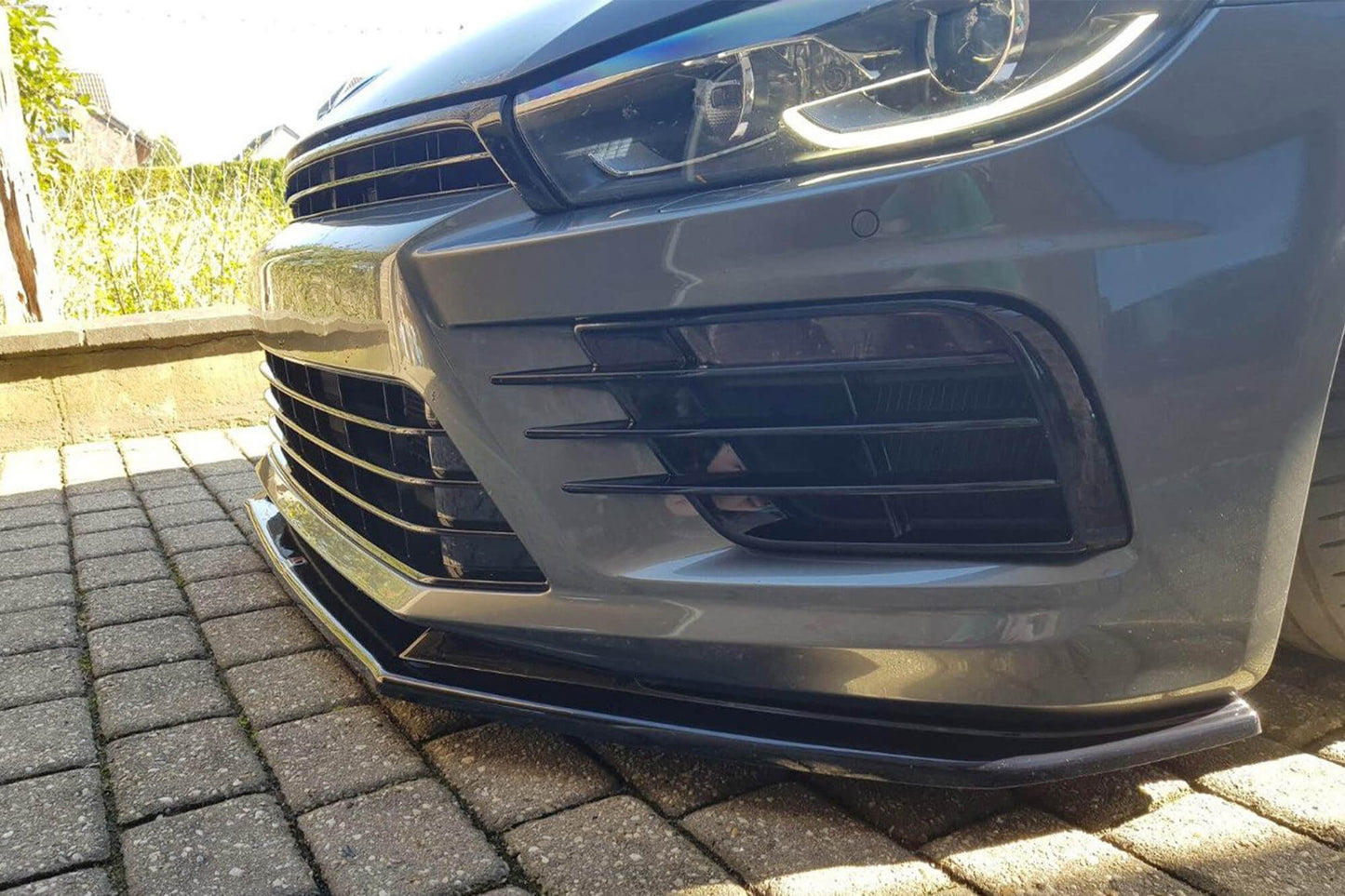 Spoiler Maxton Design versiunea 1 pentru bara fata R a VW Scirocco (2014-2017), lac negru