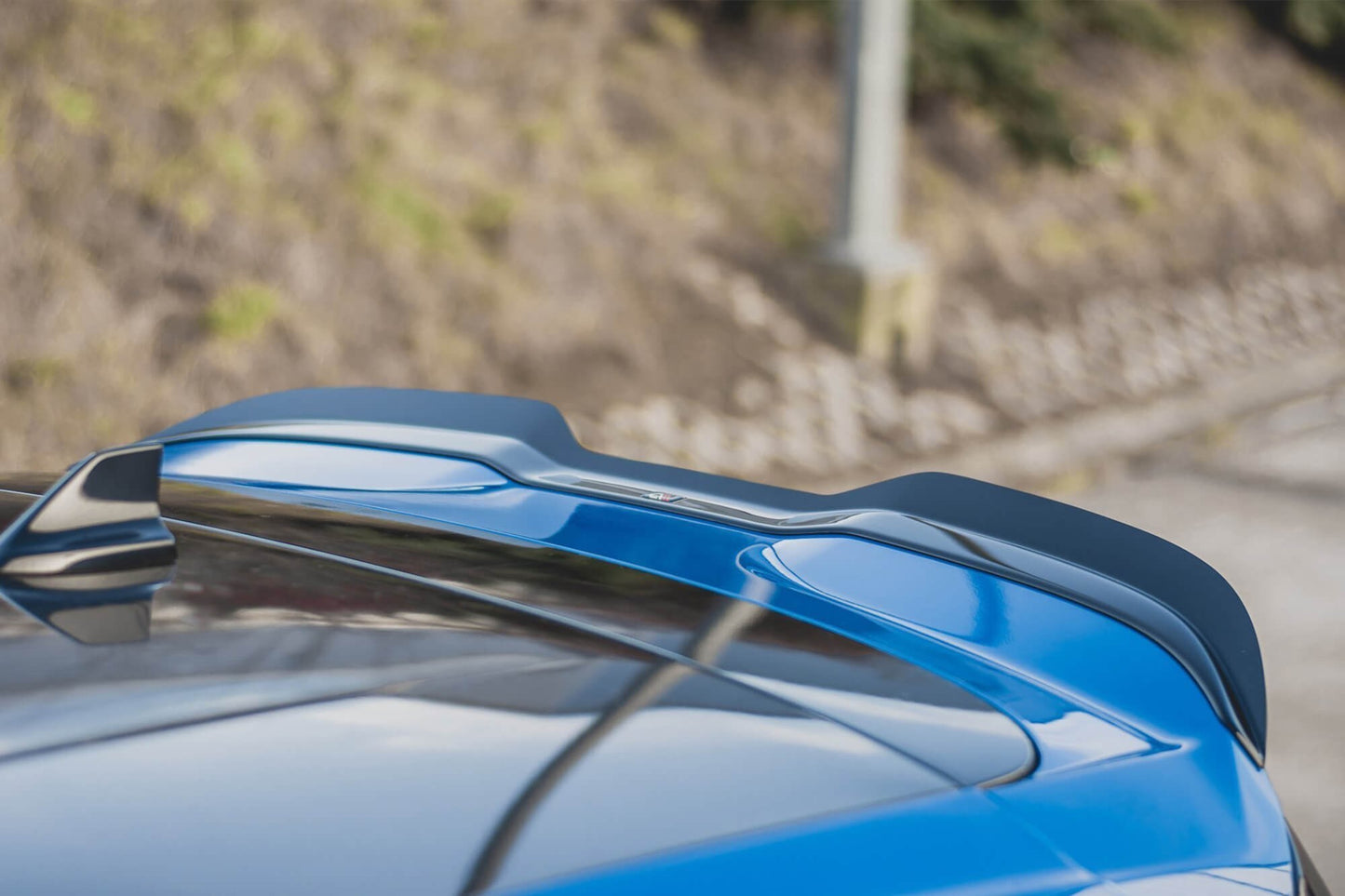 Spoiler Maxton Design versiunea 1 tip ST pentru portbagajul Ford Focus hatchback (dupa 2019), culoare carbon