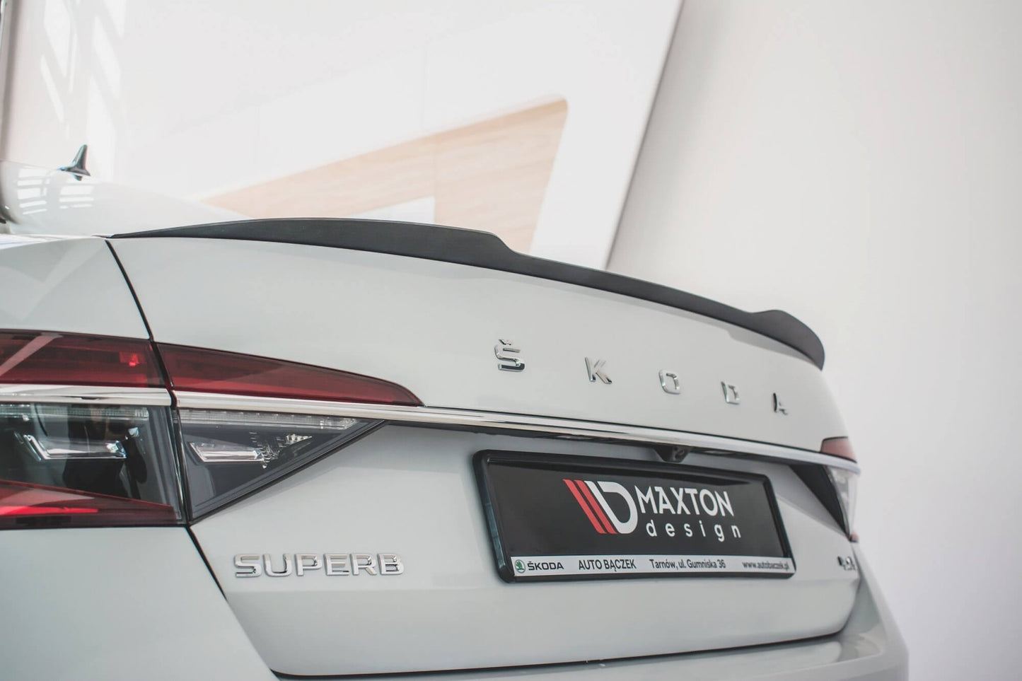 Spoiler Maxton Design versiunea 2 pentru portbagajul Skoda Superb (2015-2019), Superb (după 2019), hatchback, culoare carbon