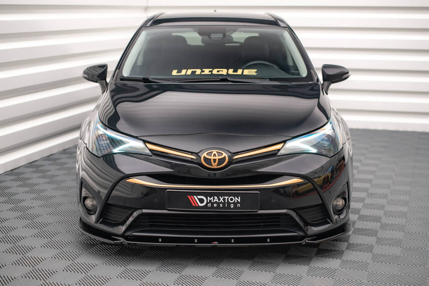 Spoiler Maxton Design V.2 pentru bara față a Toyota Avensis (2015-2018), negru lucios