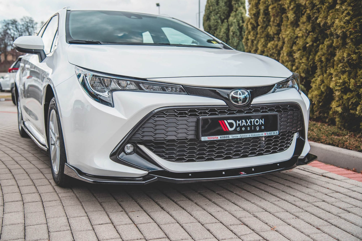 Spoiler bara fata Maxton Design V2 pentru Toyota Corolla hatchback, touring (din 2019), negru lucios