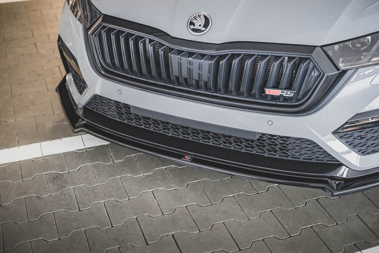 Maxton Design spoiler versiunea 2 pentru bara fata RS a Skoda Octavia (dupa 2020), negru mat
