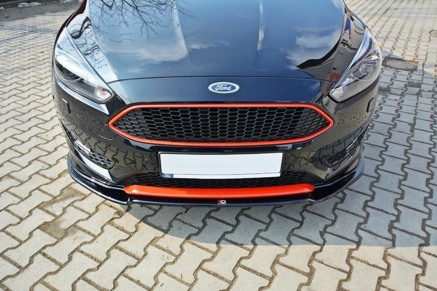 Spoiler Maxton Design versiunea 2 pentru bara fata ST-Line a Ford Focus (2015-2018), negru lucios