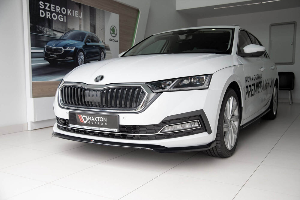 Spoiler Maxton Design versiunea 2 pentru bara fata standard a Skoda Octavia (dupa 2019), negru mat