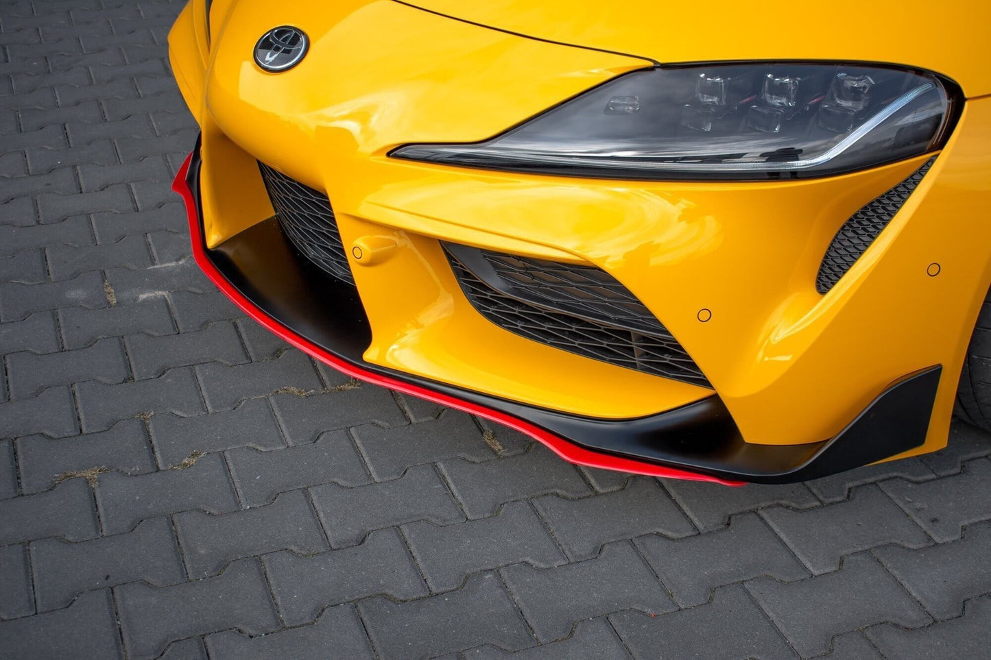Maxton Design spoiler bara fata versiunea 3 pentru Toyota Supra (2019-), rosu lucios