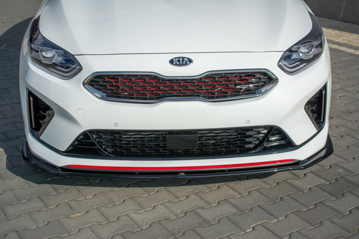 Spoiler Maxton Design versiunea 3 pentru bara fata GT a Kia Pro Ceed (2018-), lac negru